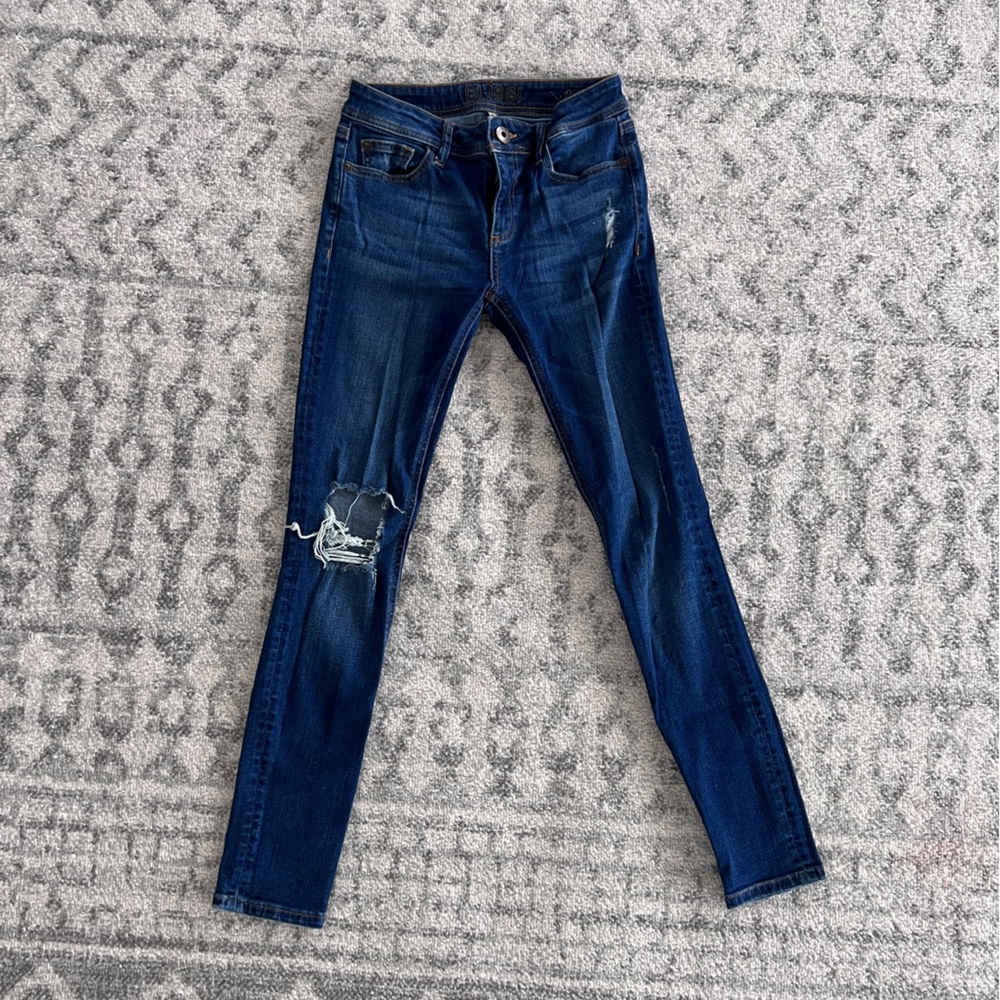 DL1961 distressed denim jeans size 25. Florence instasculpt in Buckley.